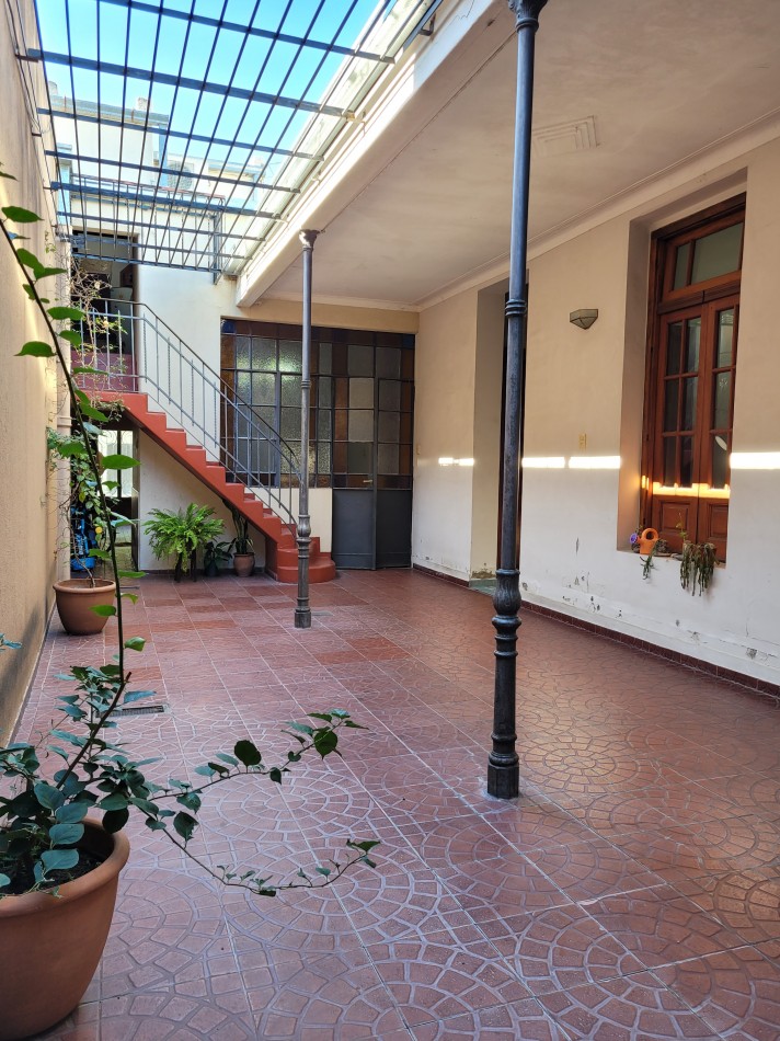 Casa con gran terreno en Alvear 3800