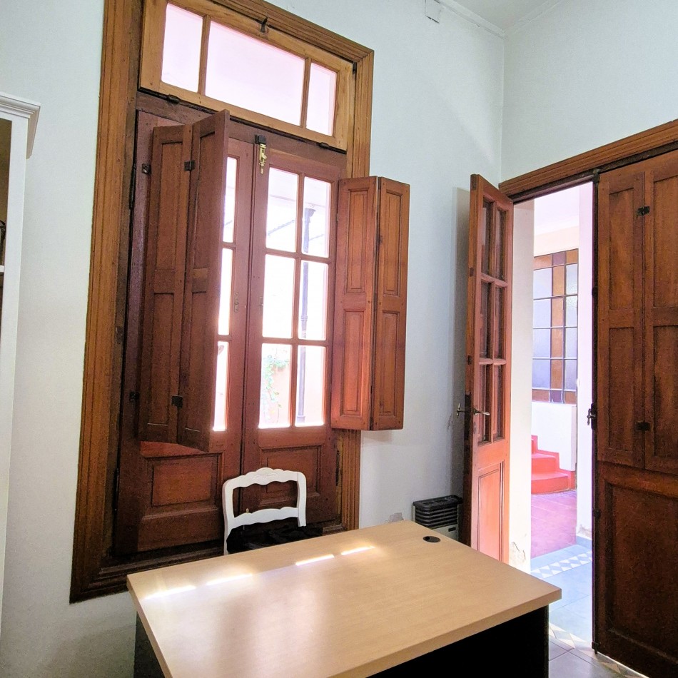 Casa con gran terreno en Alvear 3800
