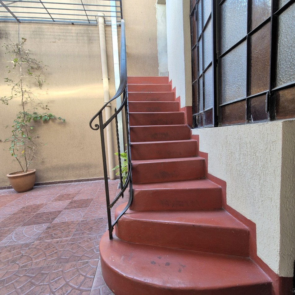 Casa con gran terreno en Alvear 3800