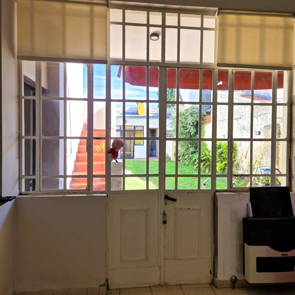 Casa con gran terreno en Alvear 3800