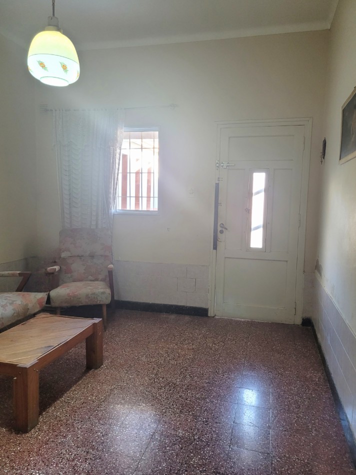 Casa con amplio terreno 1° de mayo 6600