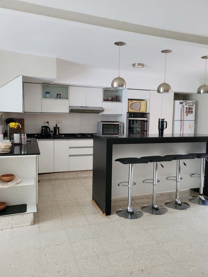 Increible Planta Alta a mts de Bv.