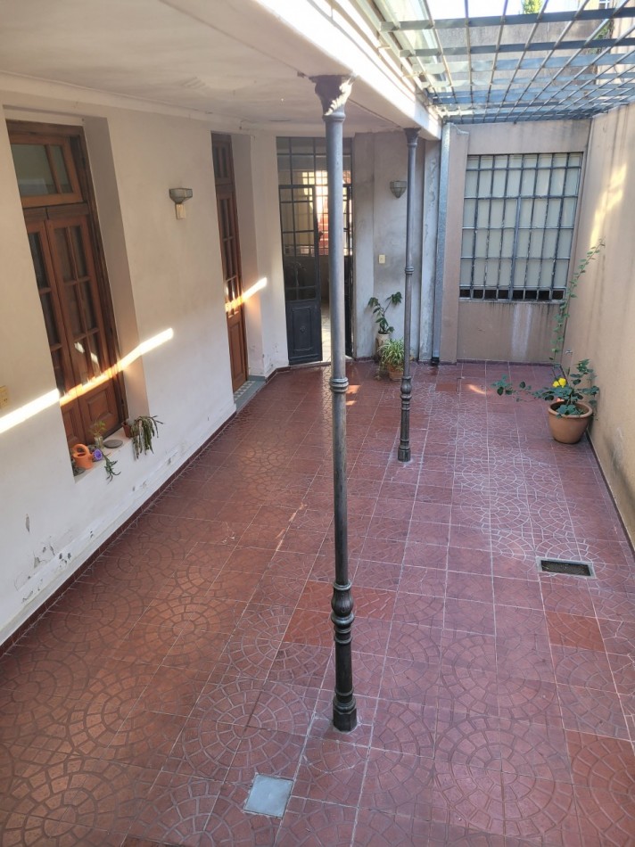 Casa con gran terreno en Alvear 3800