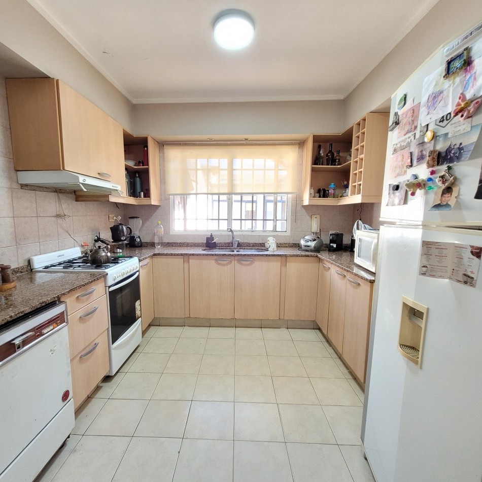 Casa con gran terreno en Alvear 3800