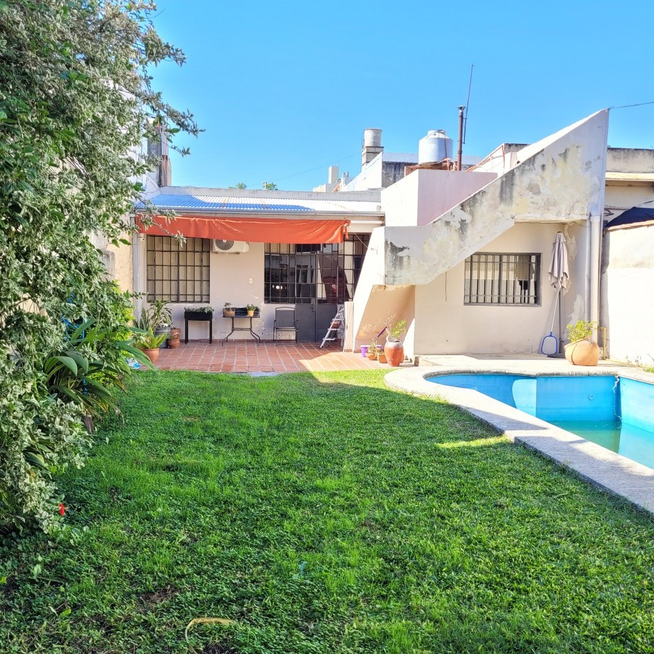 Casa con gran terreno en Alvear 3800
