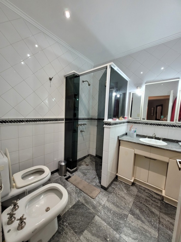 Impecable casa de 4 dormitorios en zona Centro Sur