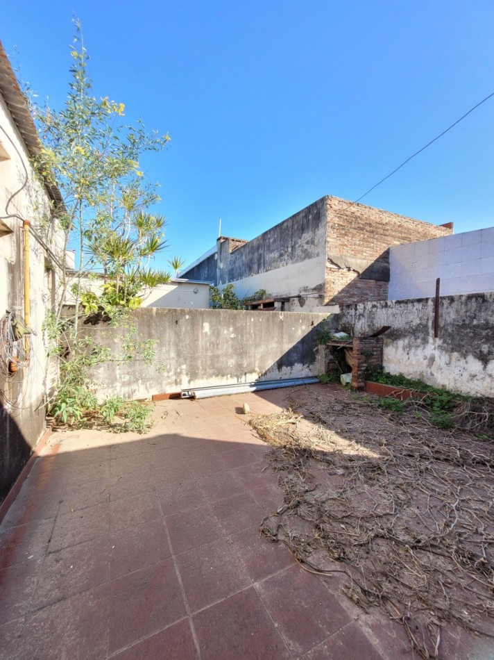 Casa con amplio terreno 1° de mayo 6600