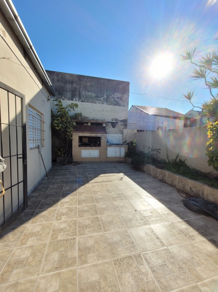 Casa con amplio terreno 1° de mayo 6600