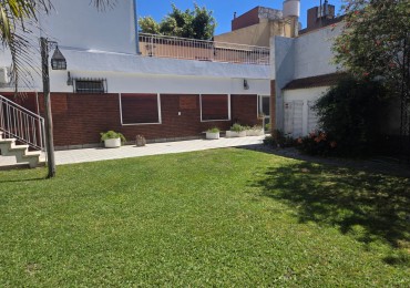 Amplia casa en planta baja, cochera y patio barrio sur